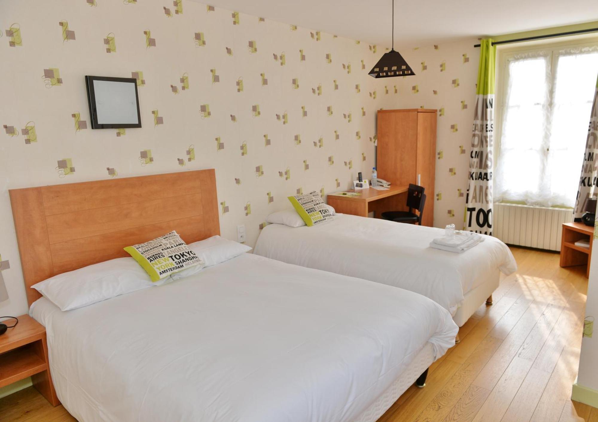 Logis Hotel De La Poste Mornant Екстер'єр фото